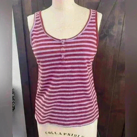 Tops - No Label Cute knit button front tank top size Small